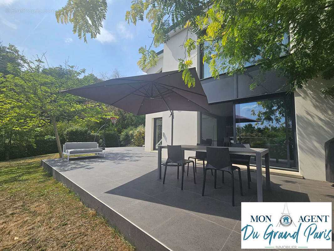 Maison à VERRIERES-LE-BUISSON