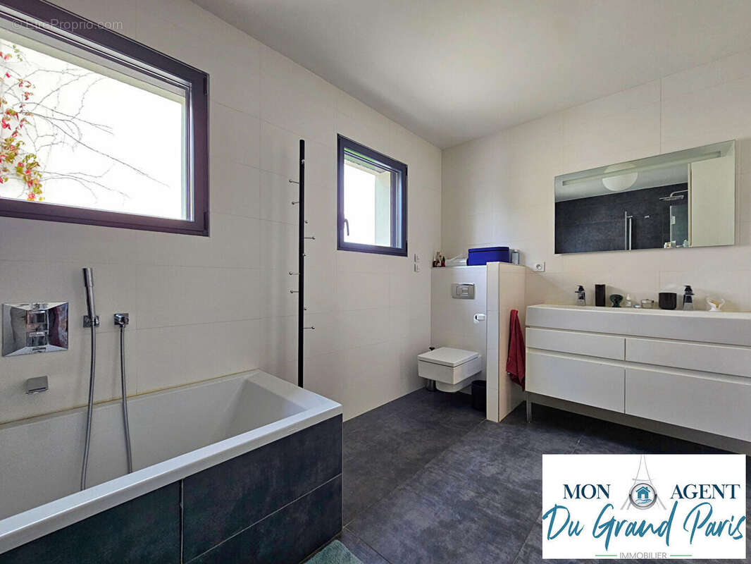 Maison à VERRIERES-LE-BUISSON