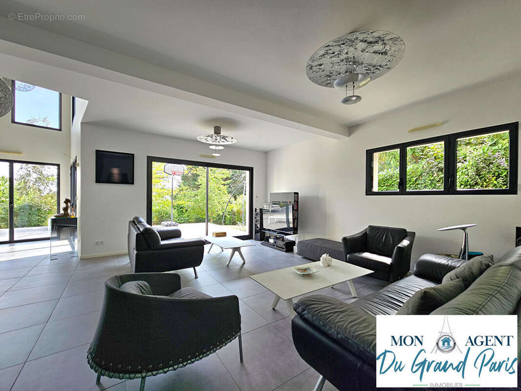 Maison à VERRIERES-LE-BUISSON