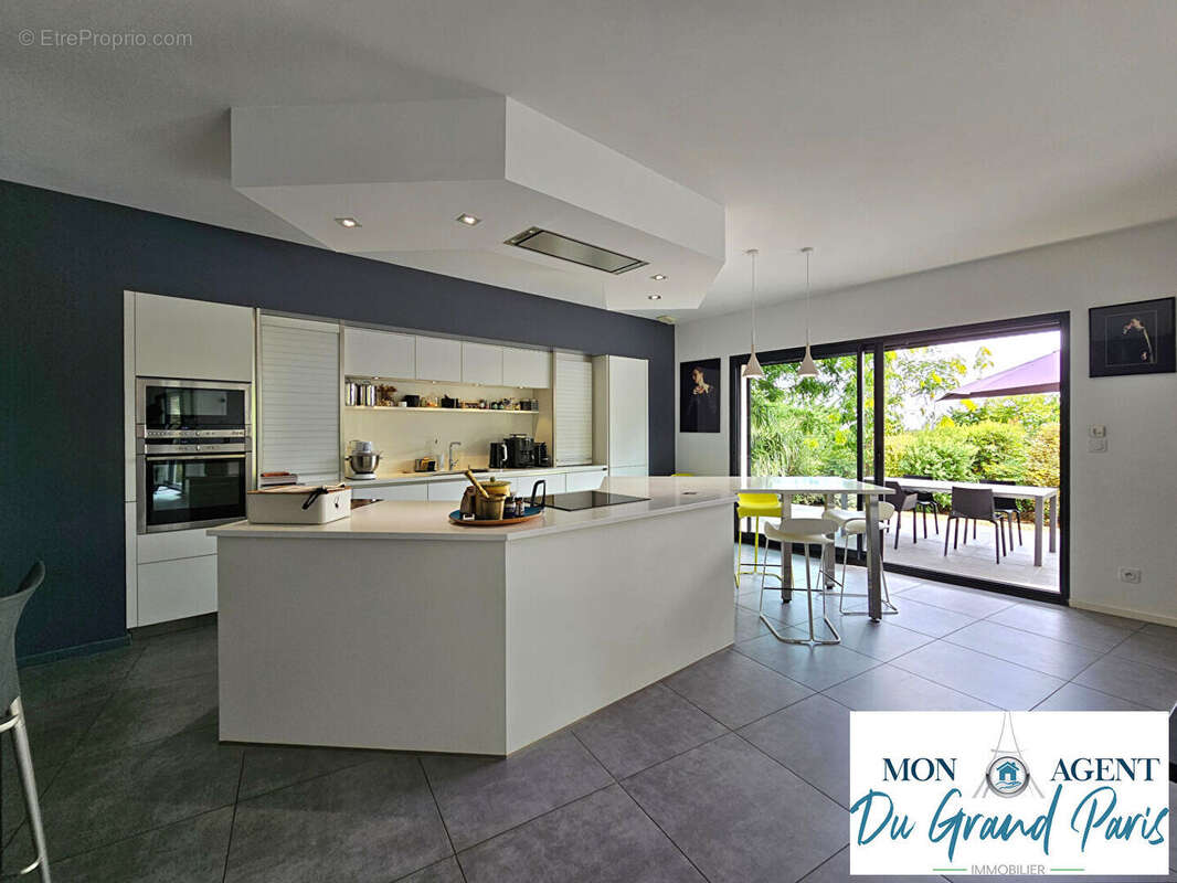 Maison à VERRIERES-LE-BUISSON