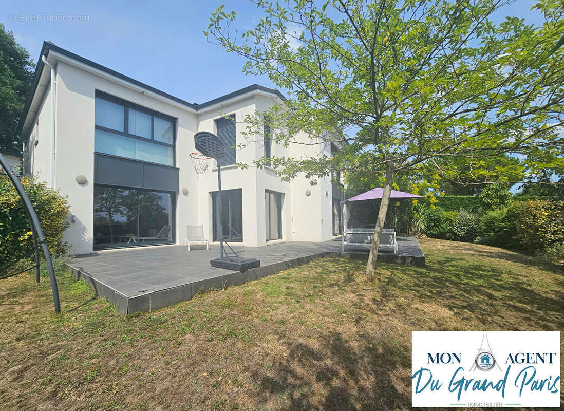 Maison à VERRIERES-LE-BUISSON