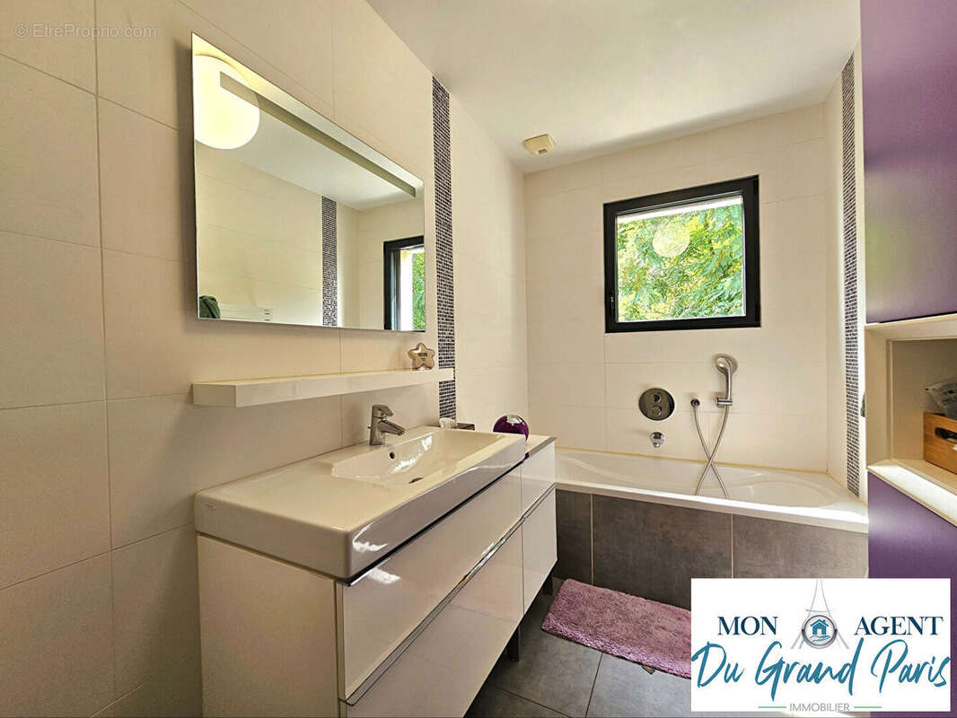 Maison à VERRIERES-LE-BUISSON