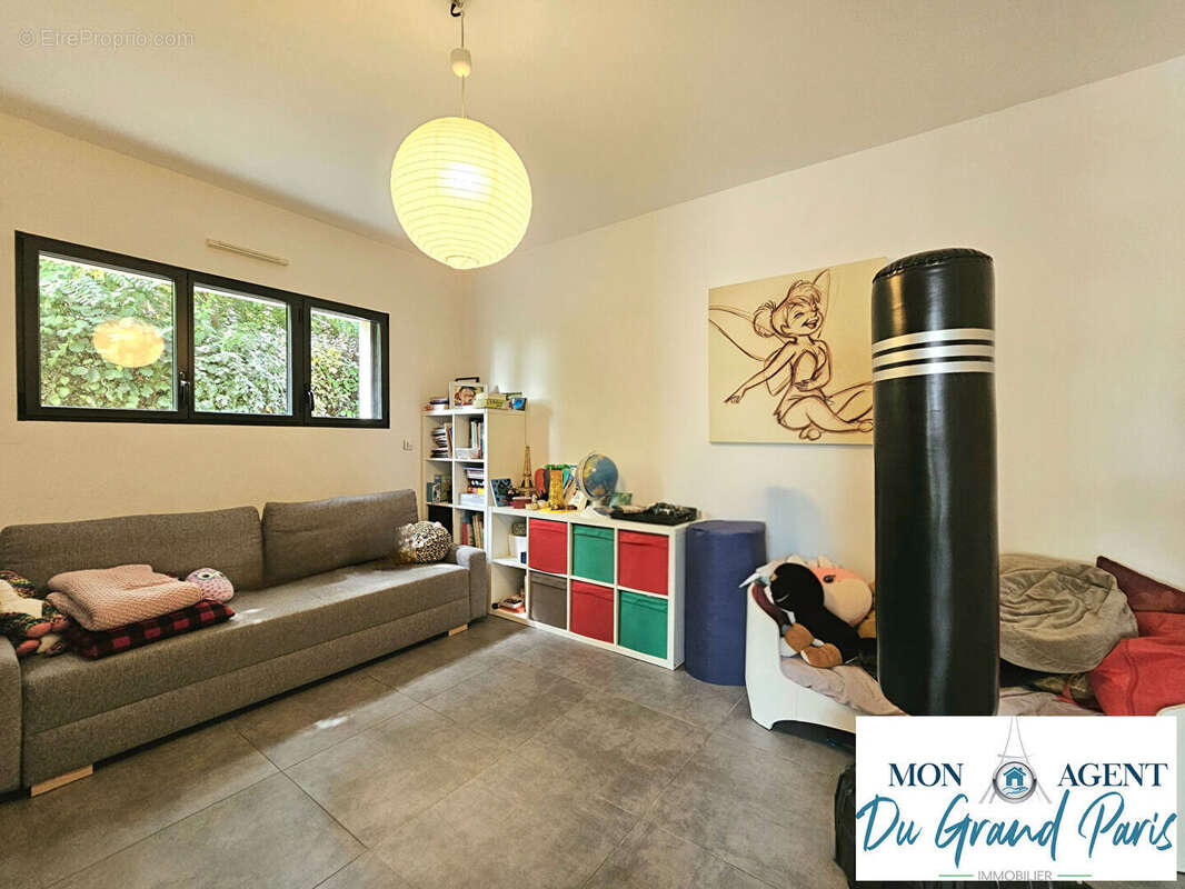 Maison à VERRIERES-LE-BUISSON