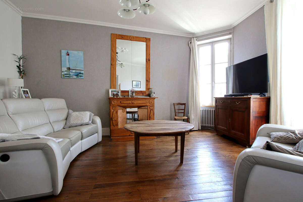 Maison à CELLES-SUR-BELLE