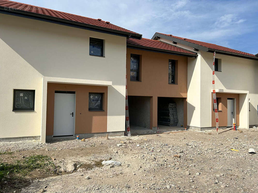 Maison à CONTAMINE-SUR-ARVE