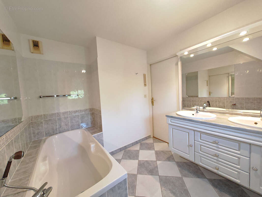 Appartement à SAINT-AVE