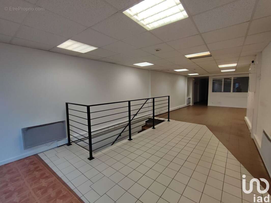 Photo 2 - Commerce à TRIEL-SUR-SEINE