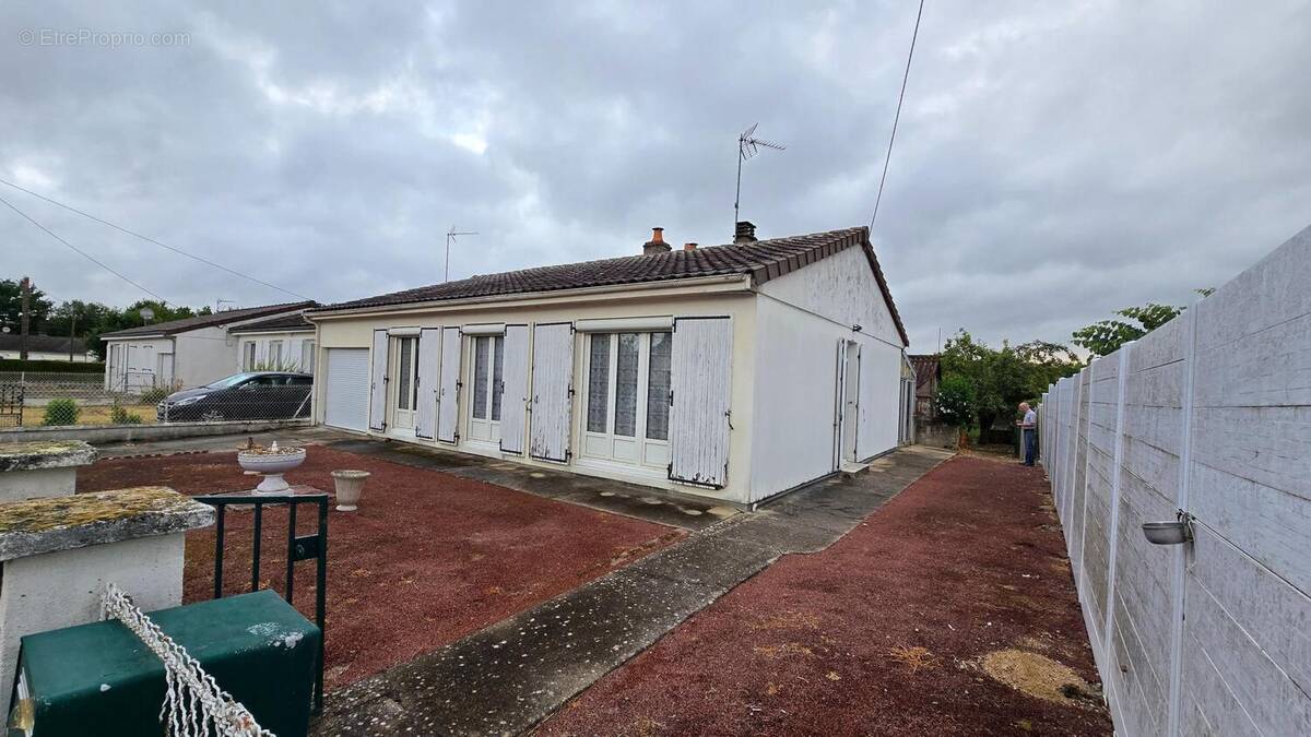 Photo 1 - Maison à MONTMORILLON