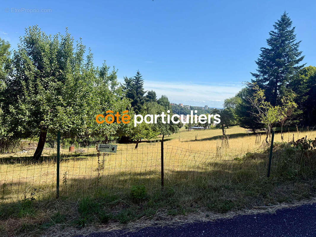 Terrain à CHANTRAINE