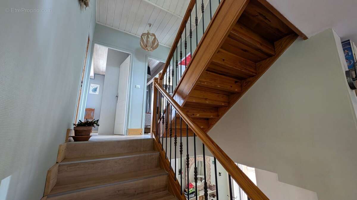 Maison à MISEREY-SALINES