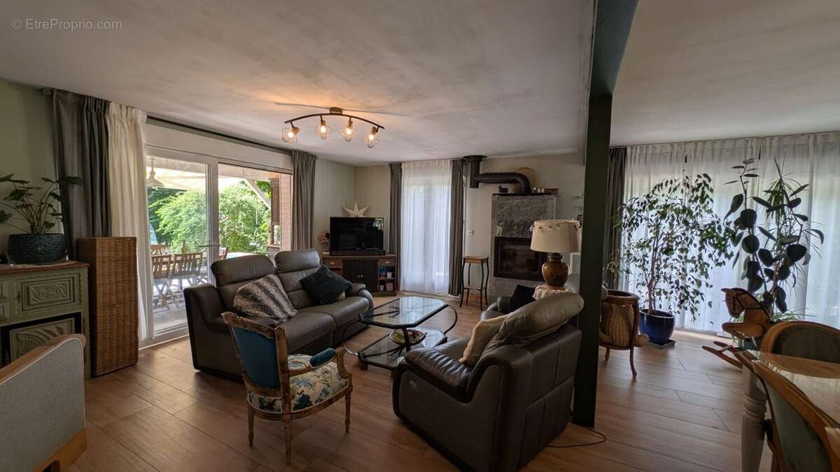 Maison à MISEREY-SALINES