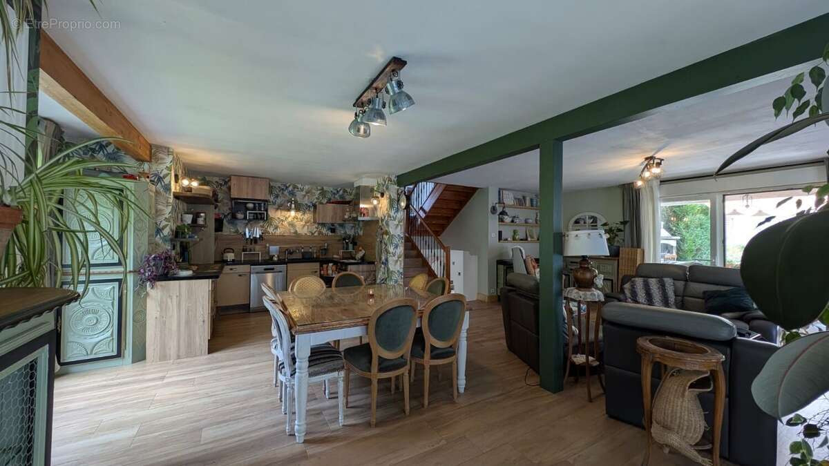 Maison à MISEREY-SALINES