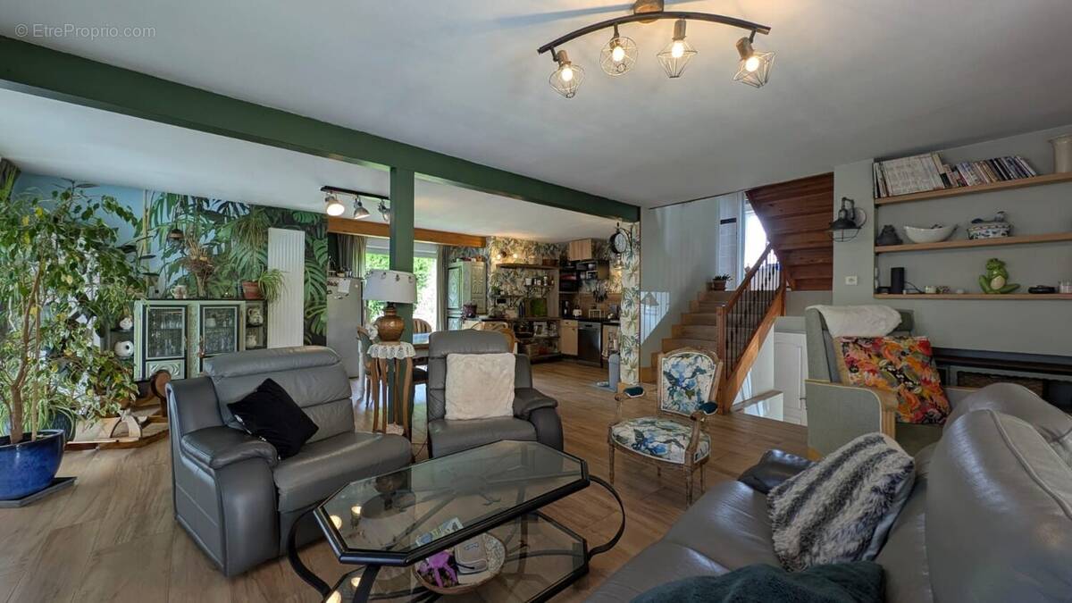 Maison à MISEREY-SALINES