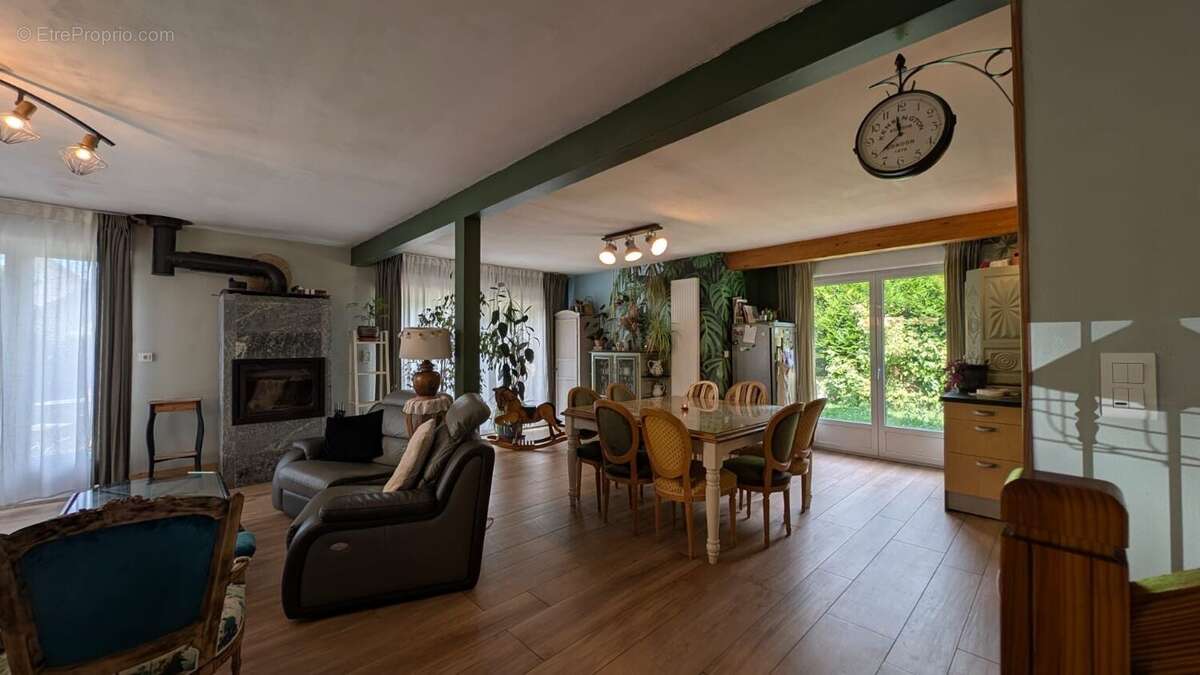 Maison à MISEREY-SALINES