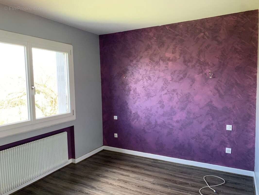 Maison à CREUZIER-LE-NEUF