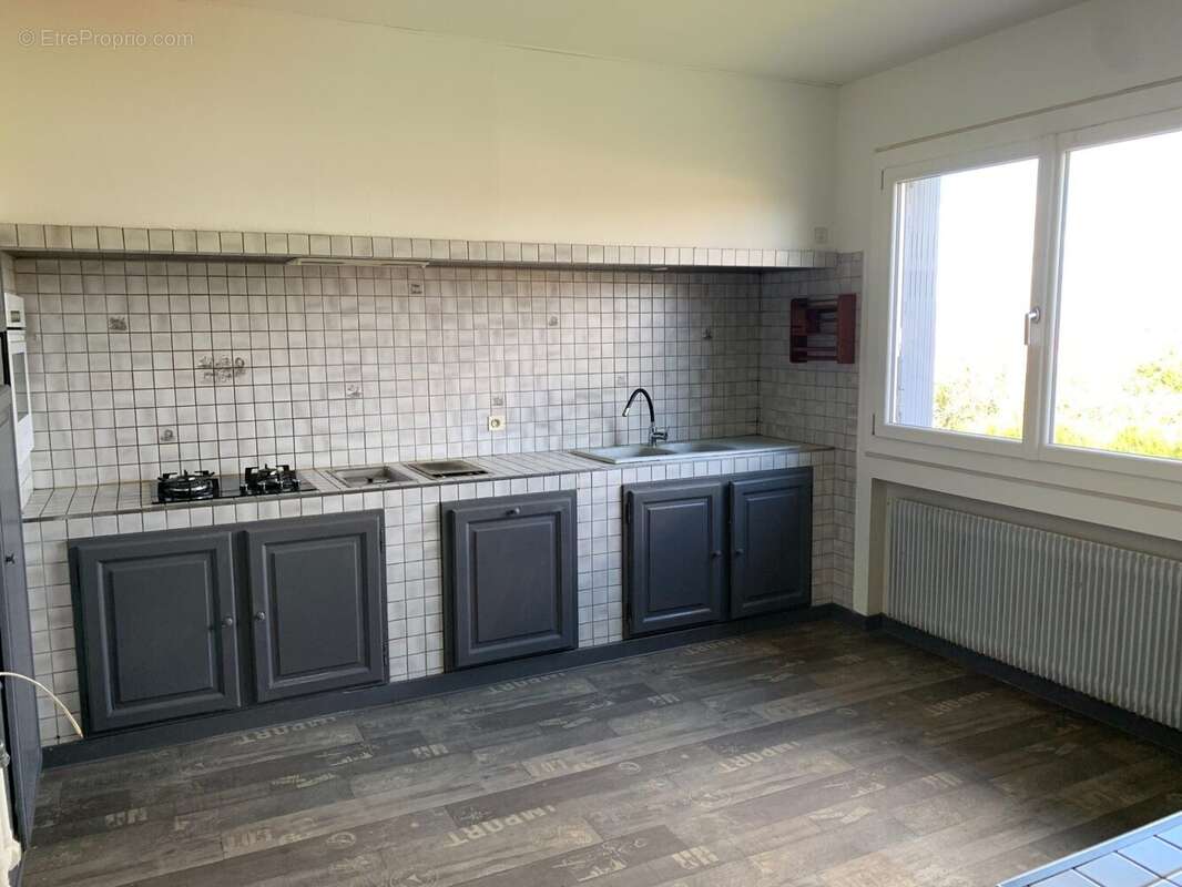 Maison à CREUZIER-LE-NEUF