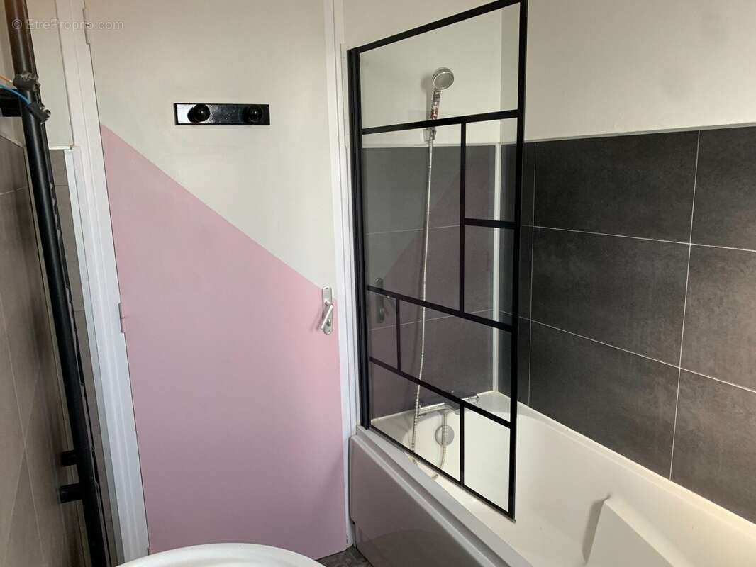 Maison à CREUZIER-LE-NEUF