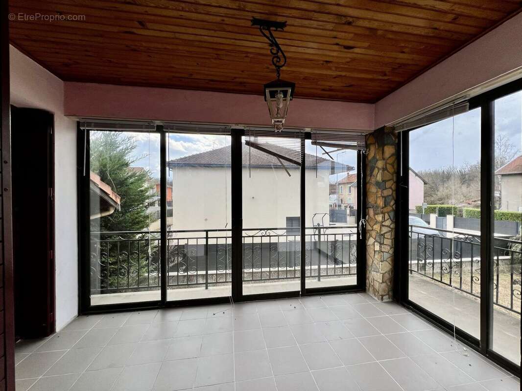 Maison à PONT-DE-CHERUY