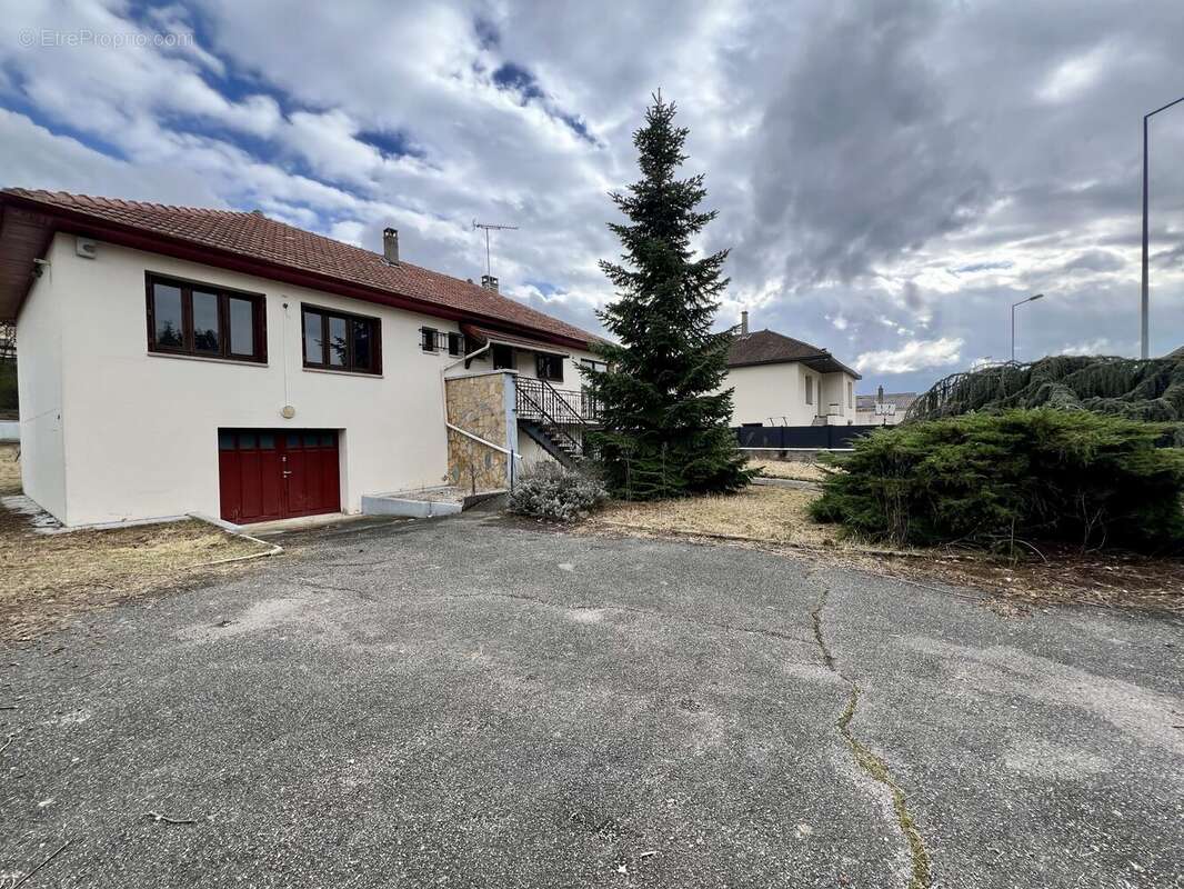 Maison à PONT-DE-CHERUY