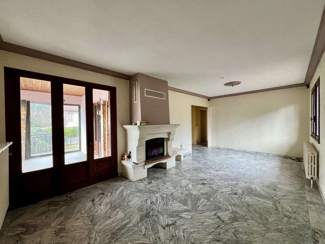 Maison à PONT-DE-CHERUY