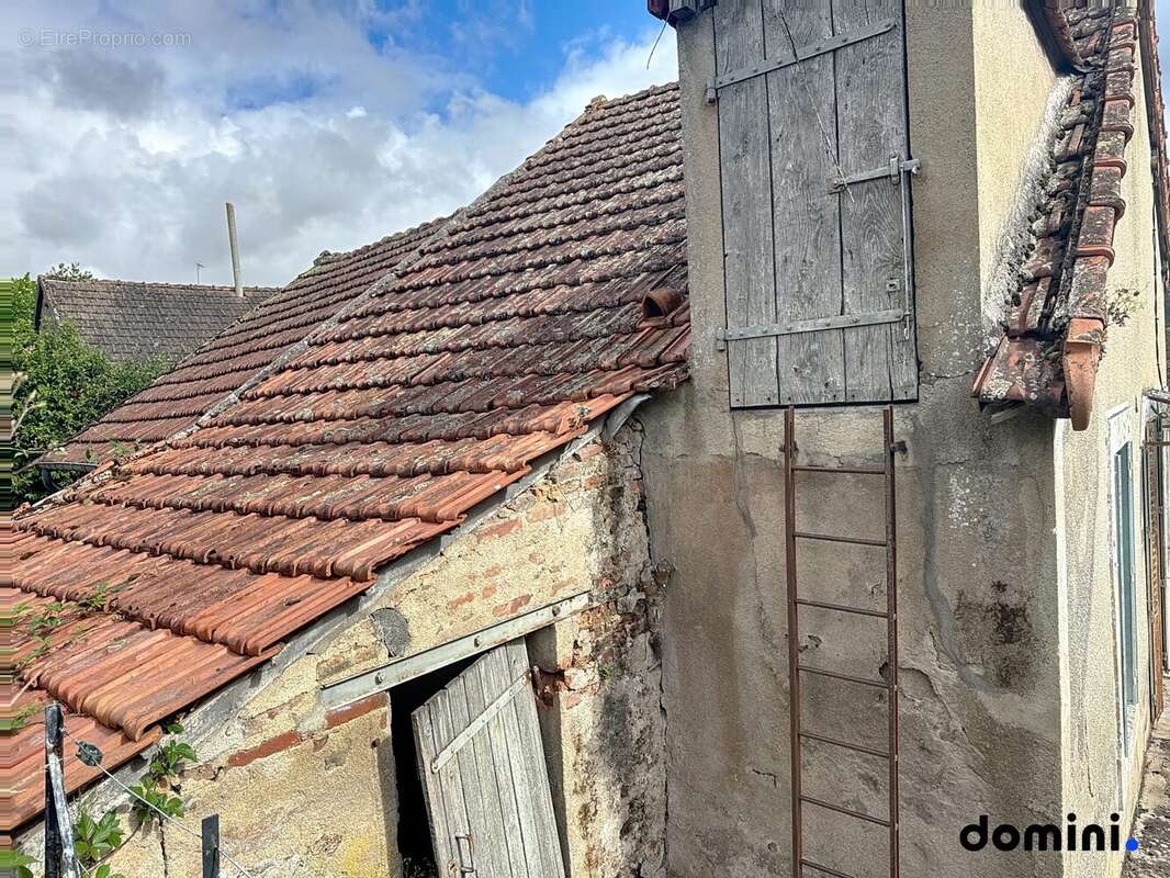 Maison à SAINT-SYMPHORIEN-DE-MARMAGNE