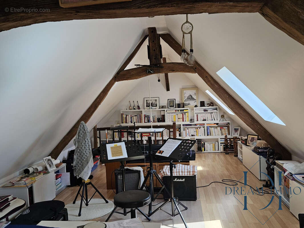 chambre/ pièce 3 30 m² au sol 3 au 2 ème étage - Maison à GASNY