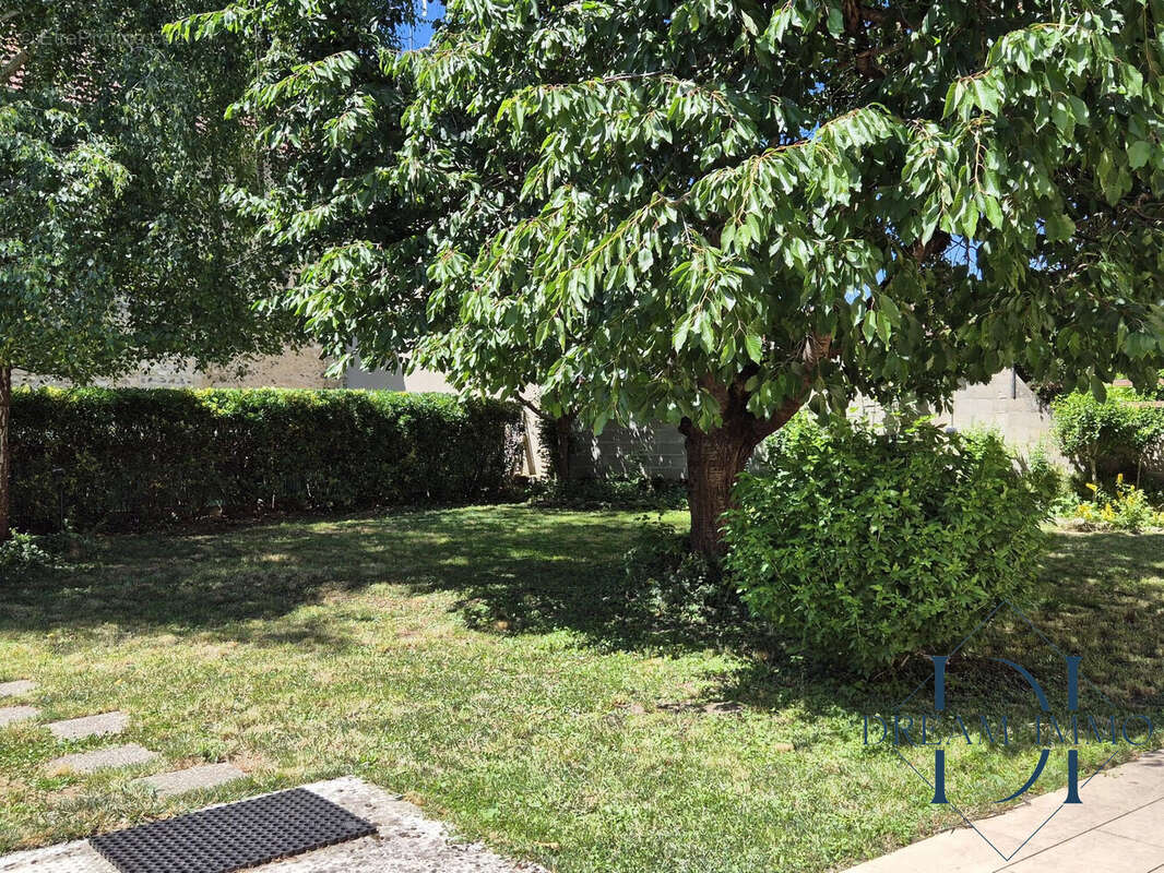 vue du garage - Maison à GASNY