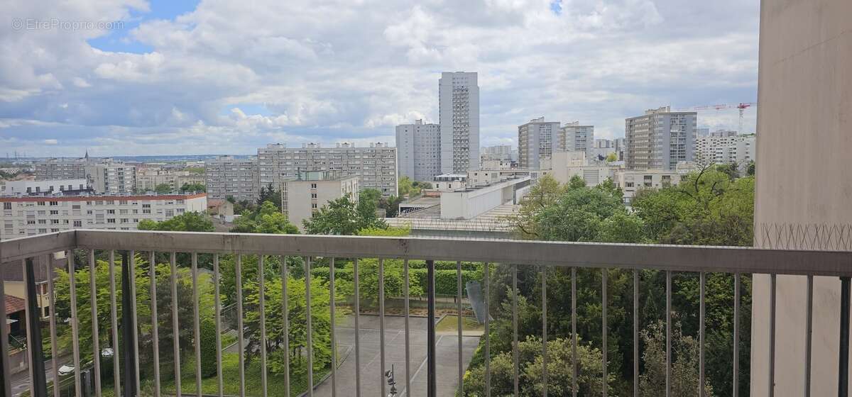 Vue du séjour - Appartement à VITRY-SUR-SEINE
