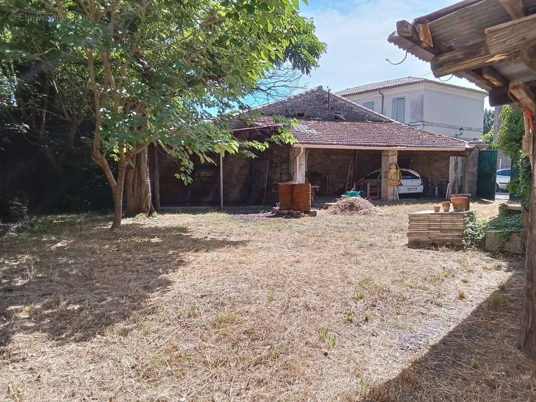 Commerce à LA CADIERE-ET-CAMBO