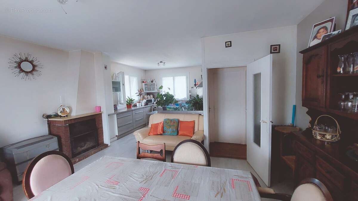 Maison à SAINT-ASTIER