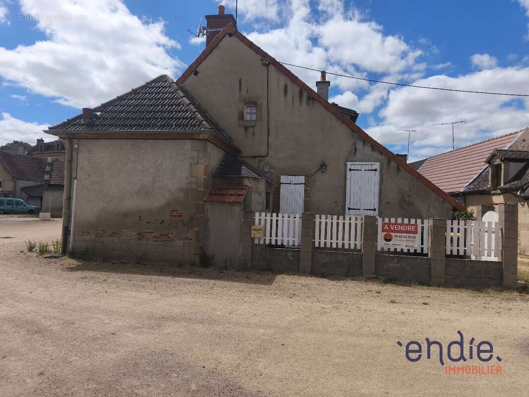 Maison à COSNE-D&#039;ALLIER