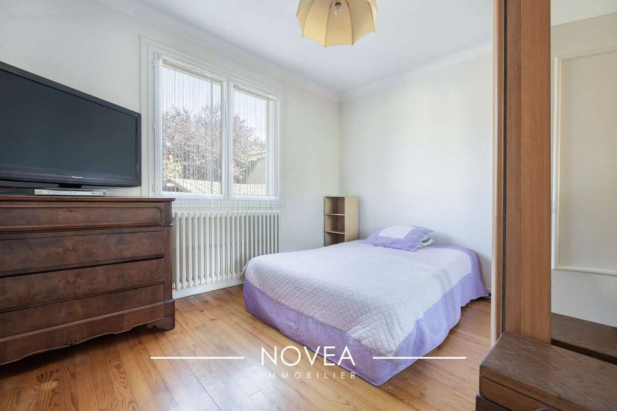 Chambre 1 - Maison à SATHONAY-CAMP