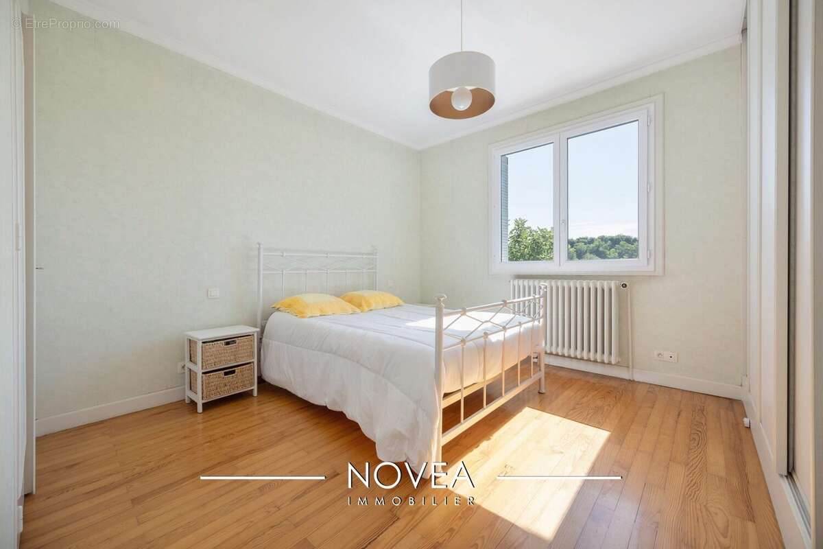 Chambre 1 - Maison à SATHONAY-CAMP