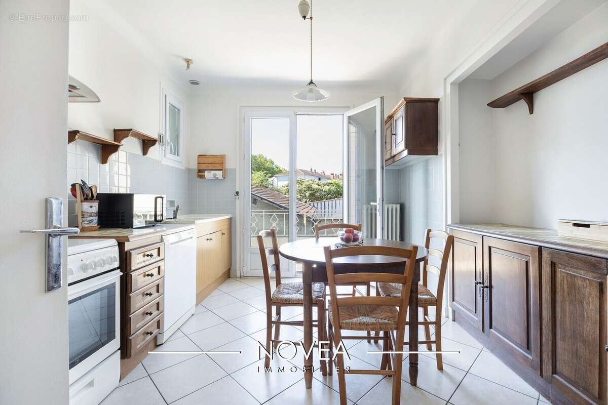 Cuisine - Maison à SATHONAY-CAMP