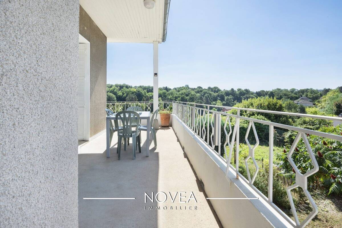 Terrasse - Maison à SATHONAY-CAMP