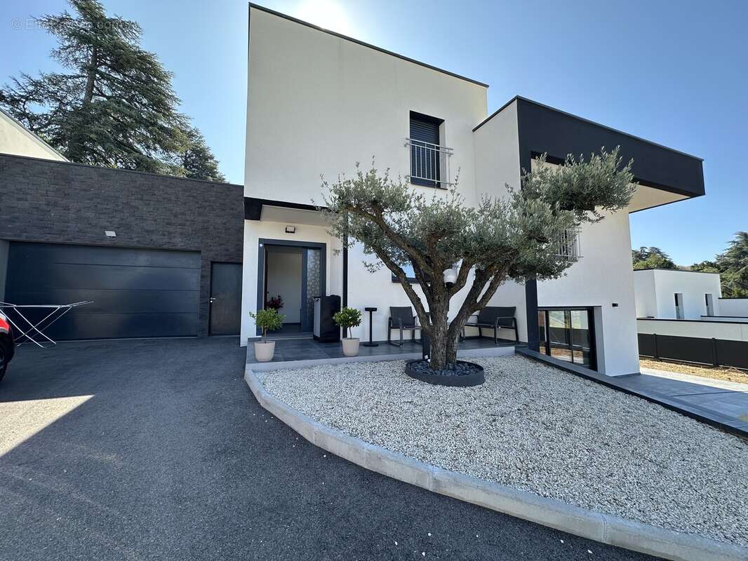 Maison à LE PEAGE-DE-ROUSSILLON