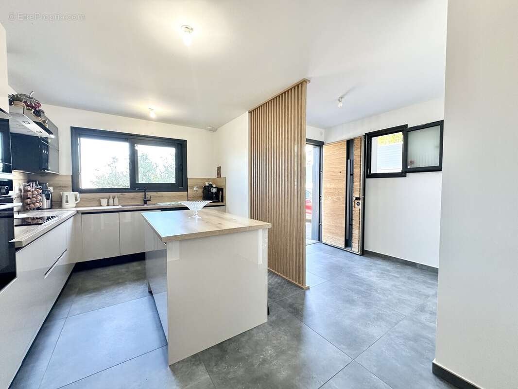 Maison à LE PEAGE-DE-ROUSSILLON