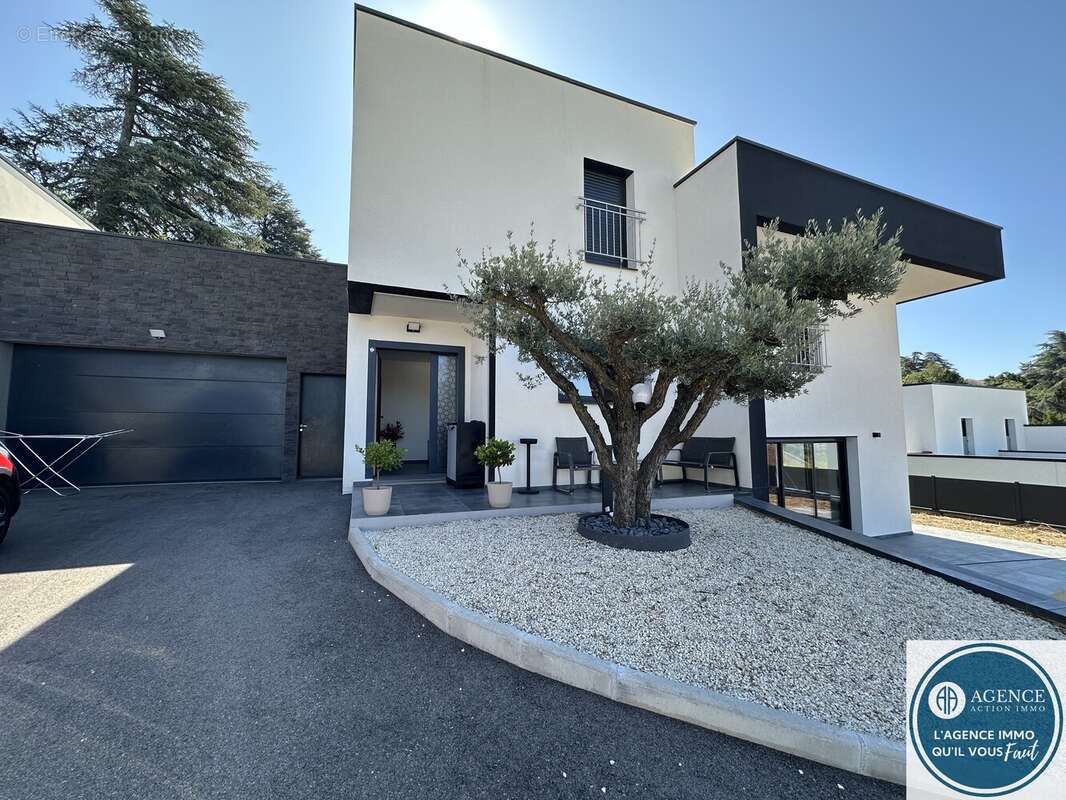 Maison à LE PEAGE-DE-ROUSSILLON