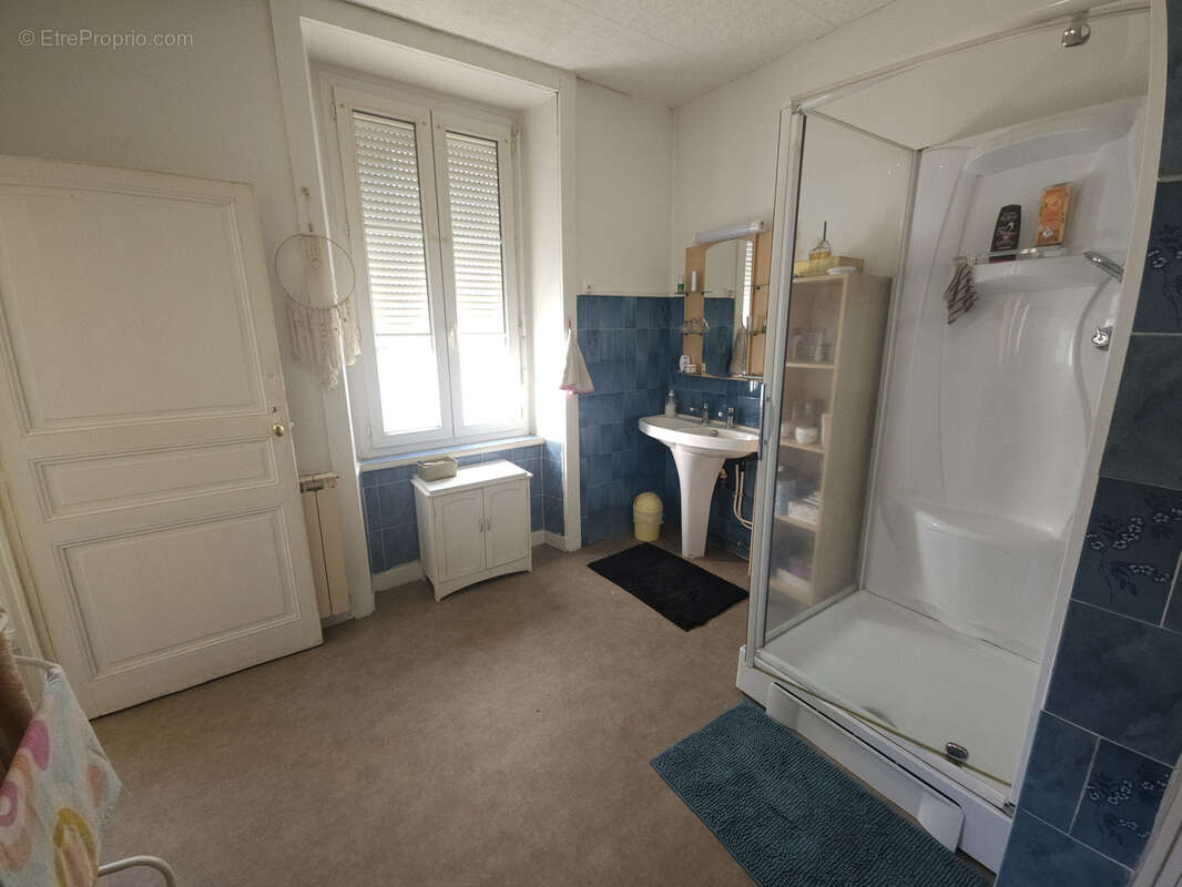 Maison à NEUVIC-ENTIER