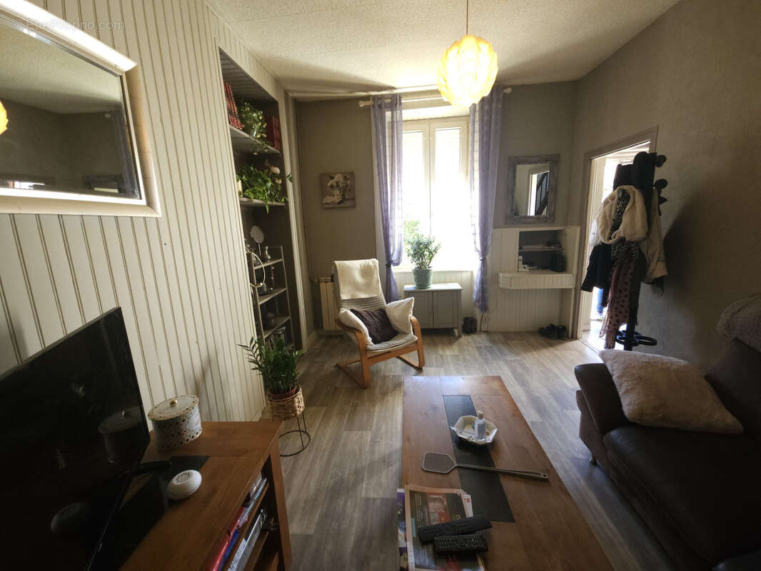 Maison à NEUVIC-ENTIER