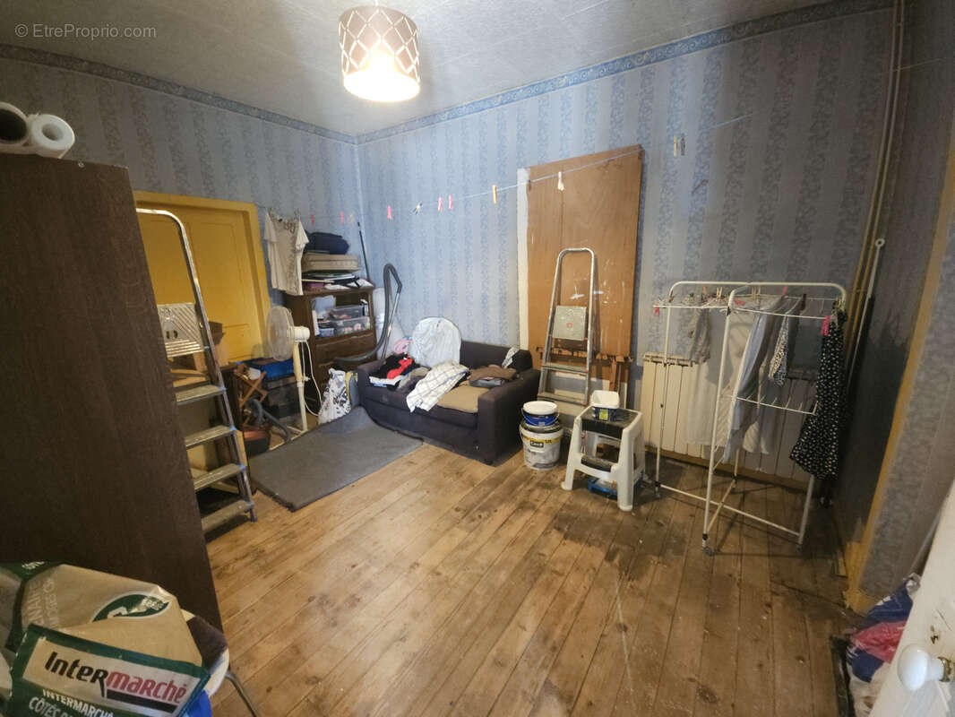 Maison à NEUVIC-ENTIER