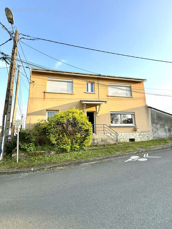 Maison à FARGUES-SAINT-HILAIRE