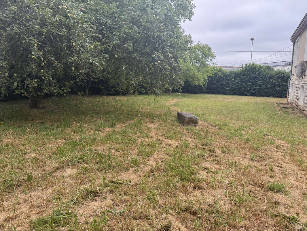 Maison à SAINT-CAPRAISE-DE-LALINDE