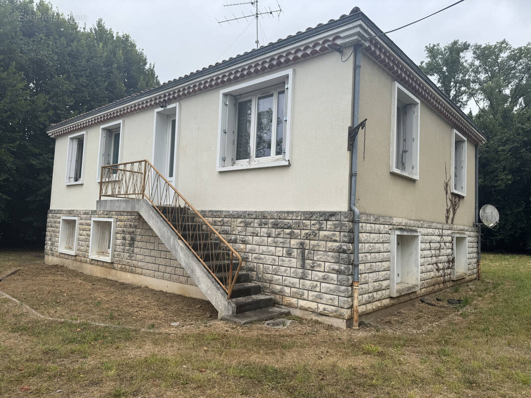 Maison à SAINT-CAPRAISE-DE-LALINDE