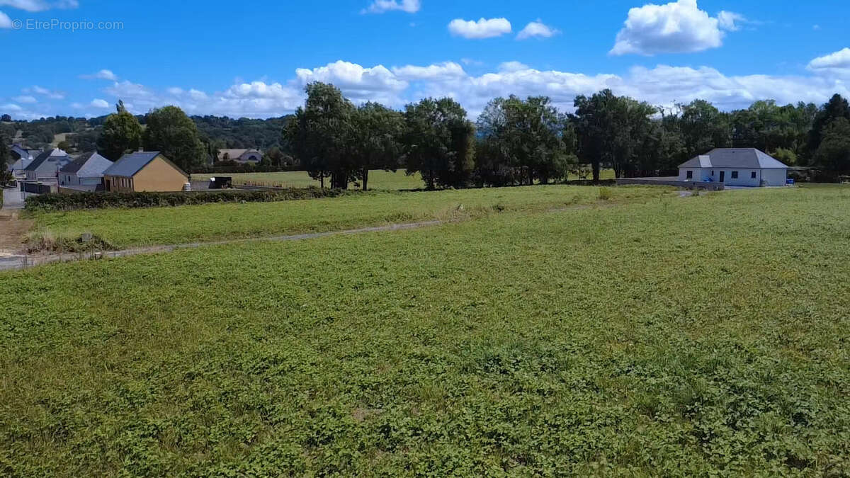 Terrain à LAMARQUE-PONTACQ