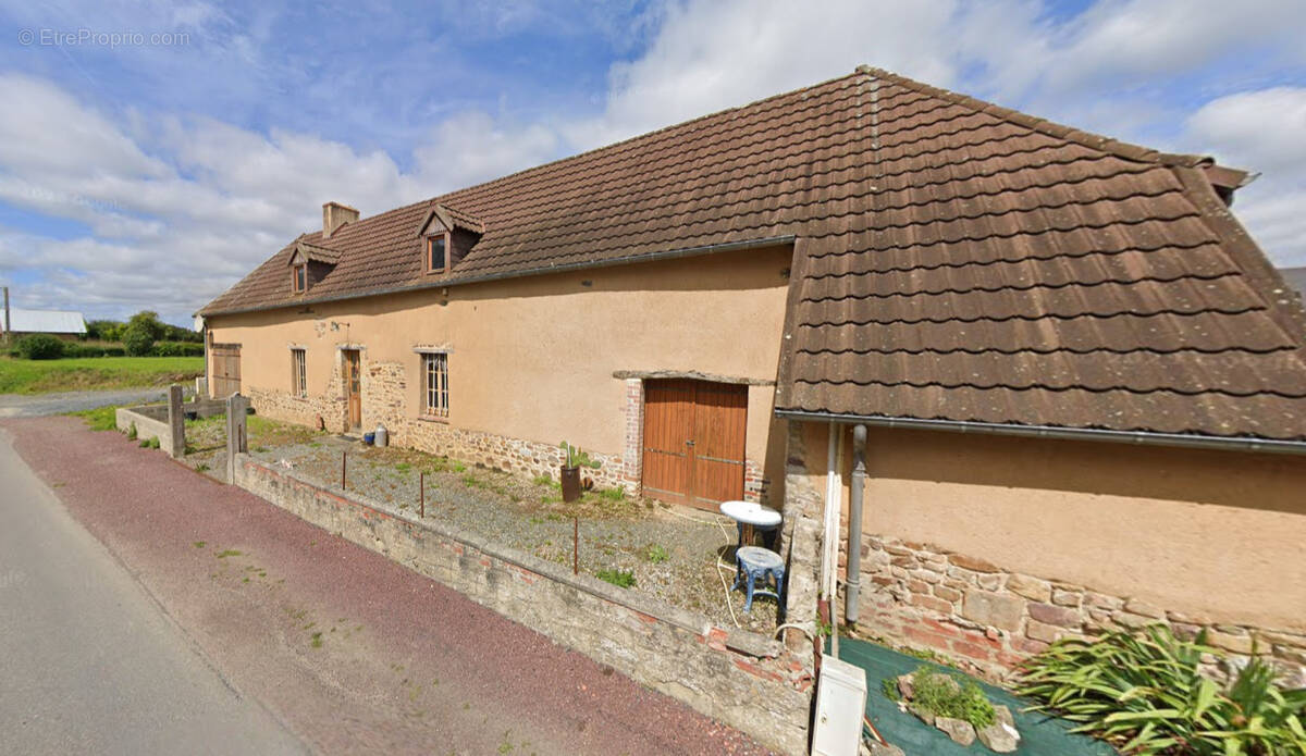 Maison à SAINT-SEBASTIEN-DE-RAIDS