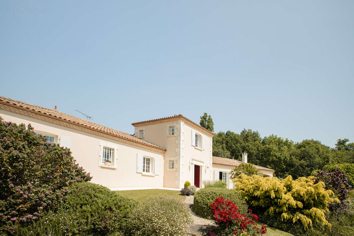 Maison à BARBEZIEUX-SAINT-HILAIRE
