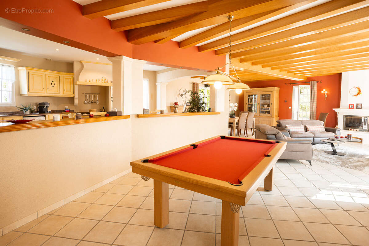 Maison à BARBEZIEUX-SAINT-HILAIRE