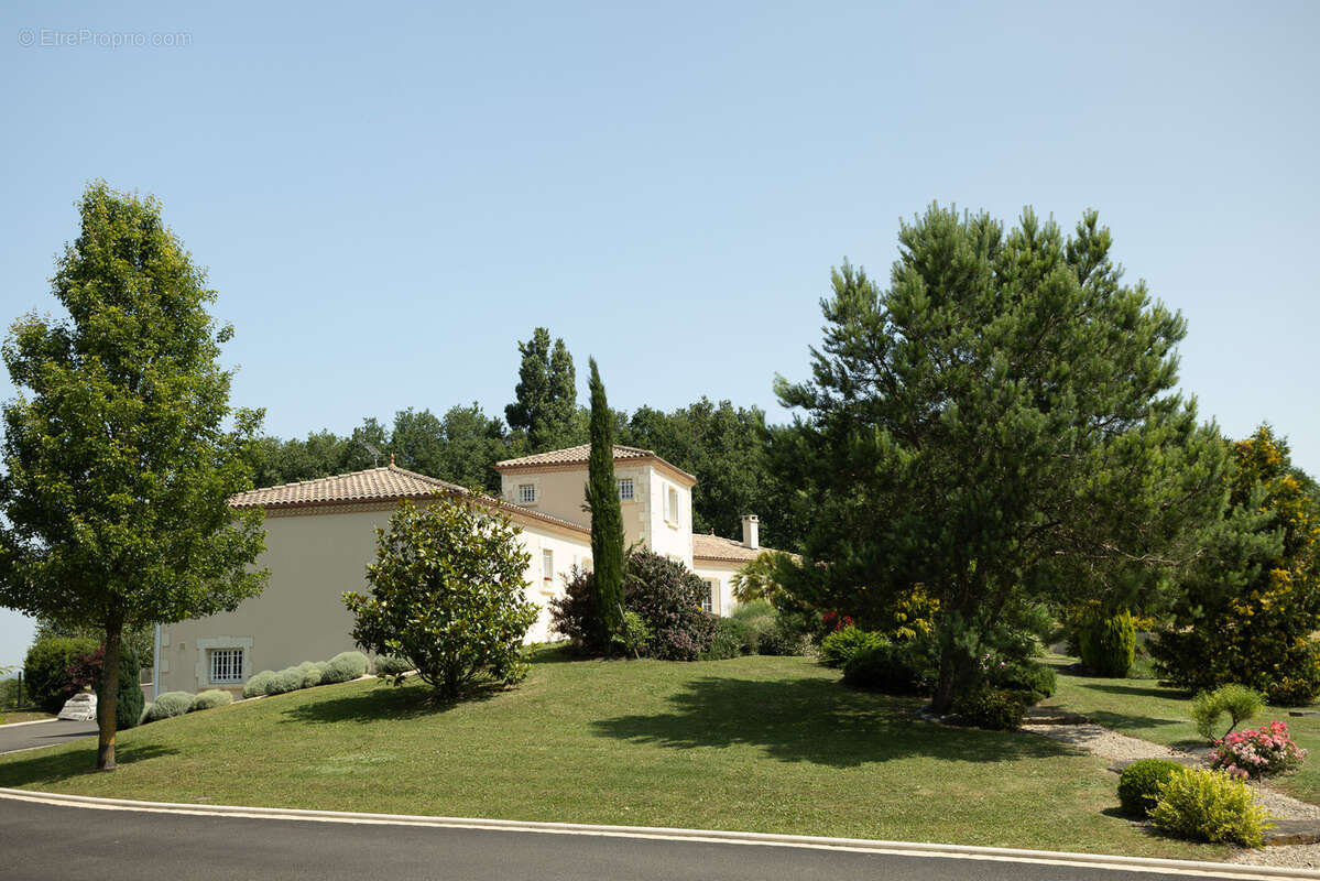 Maison à BARBEZIEUX-SAINT-HILAIRE