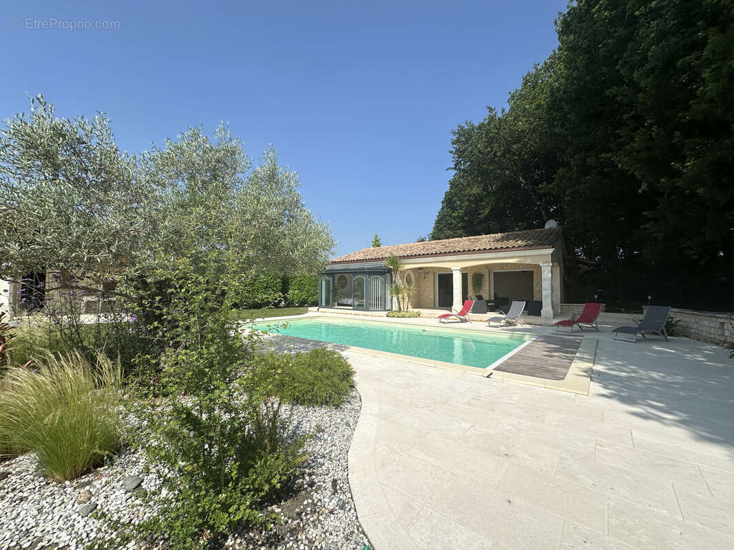 Maison à BARBEZIEUX-SAINT-HILAIRE